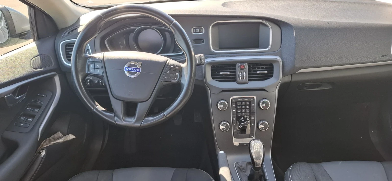 Volvo V40 D4, снимка 9 - Автомобили и джипове - 56251153