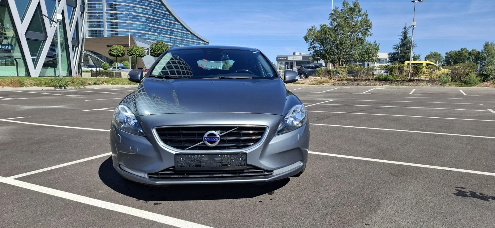 Volvo V40 D4, снимка 3 - Автомобили и джипове - 56251153
