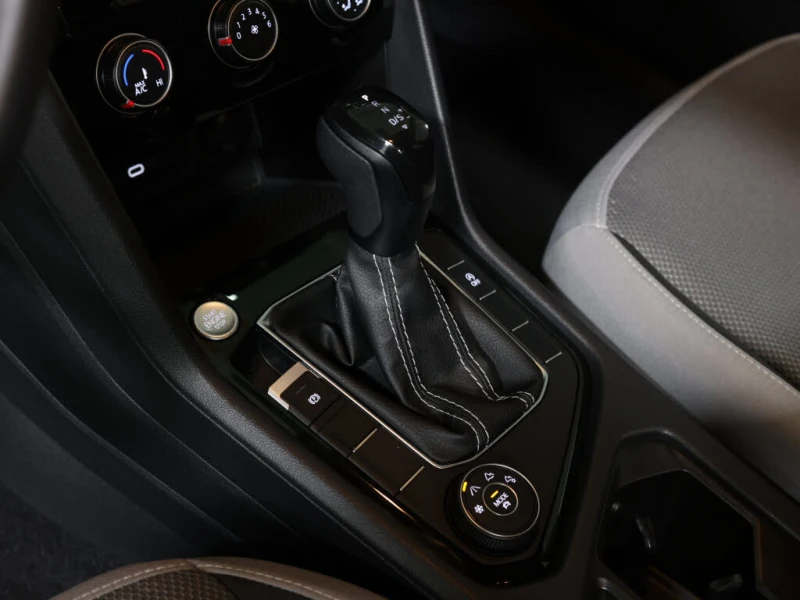 VW Tiguan  Taos Trendline 4Motion АвтоКредит* (ЦЕНА ДО БГ), снимка 15 - Автомобили и джипове - 52598272