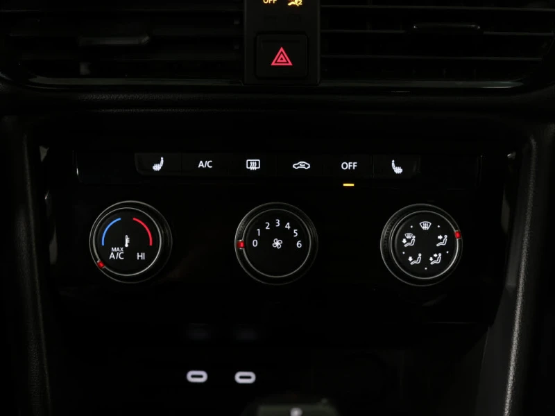 VW Tiguan  Taos Trendline 4Motion АвтоКредит* (ЦЕНА ДО БГ), снимка 14 - Автомобили и джипове - 52598272