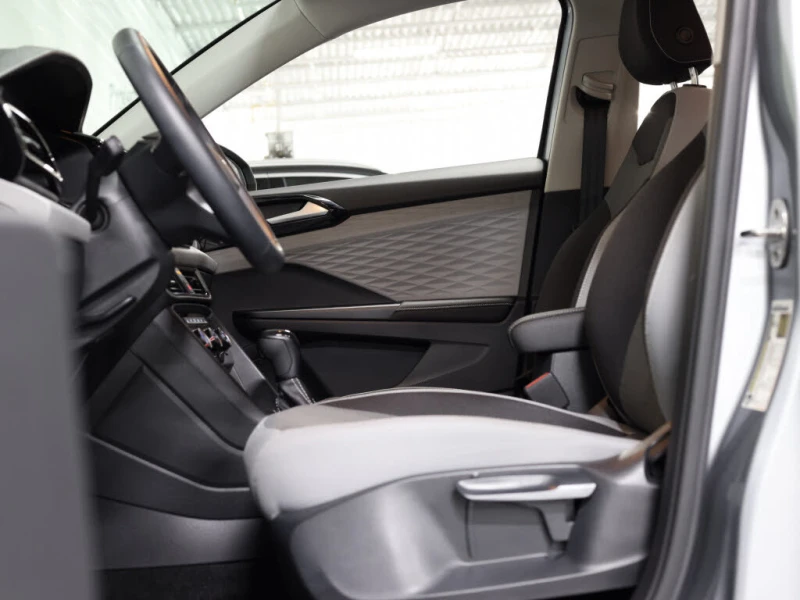 VW Tiguan  Taos Trendline 4Motion АвтоКредит* (ЦЕНА ДО БГ), снимка 16 - Автомобили и джипове - 52598272