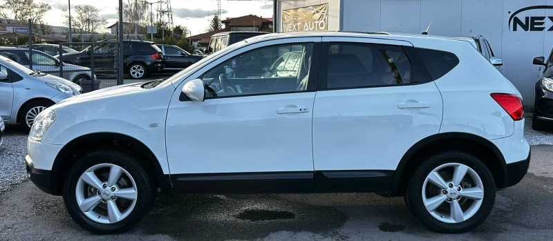 Nissan Qashqai 2.0D 150HP 4X4 PANO KEYLESS КОЖА , снимка 8 - Автомобили и джипове - 52623606