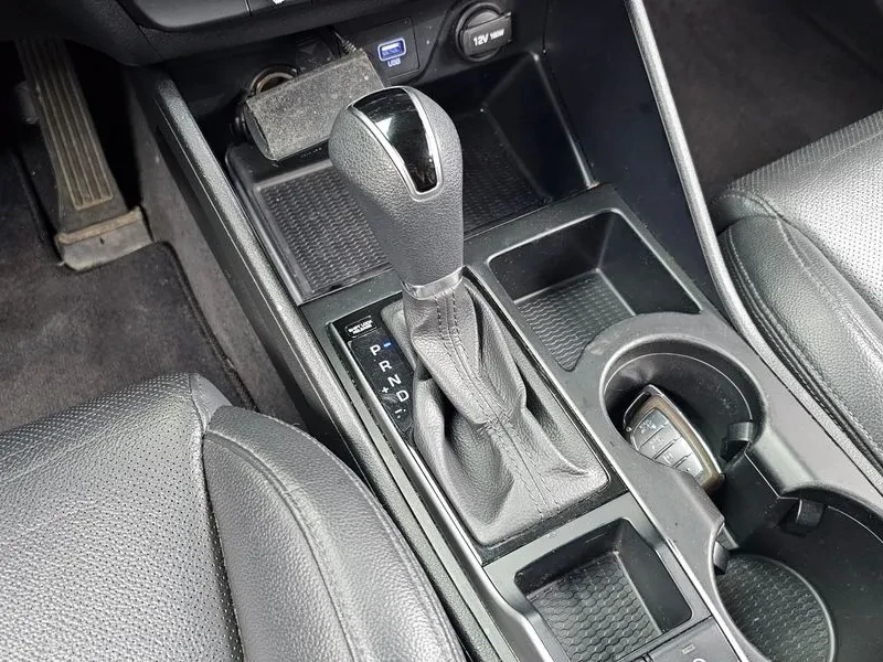 Hyundai Tucson 1.7 2WD STYLE, снимка 9 - Автомобили и джипове - 55733120
