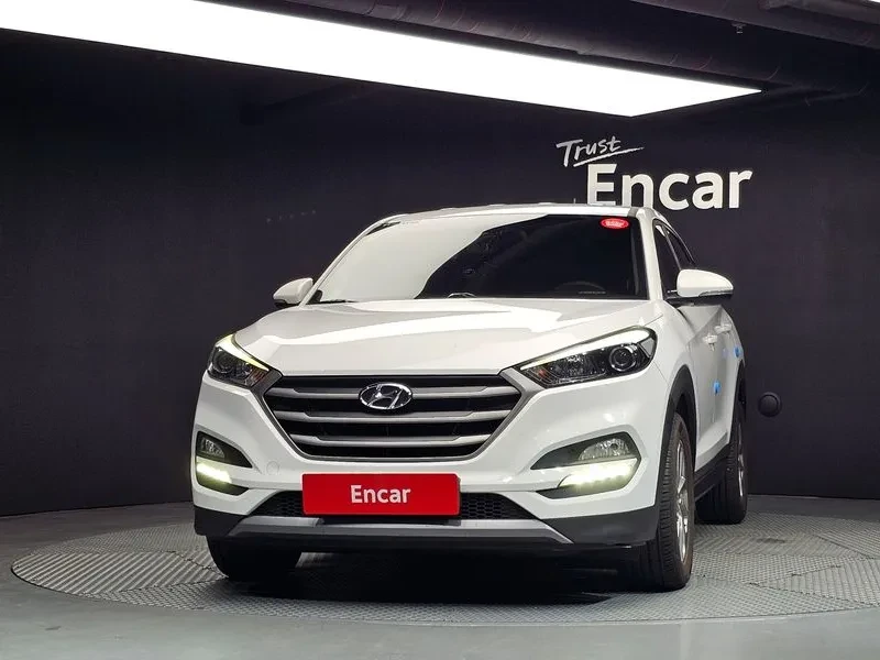 Hyundai Tucson 1.7 2WD STYLE, снимка 3 - Автомобили и джипове - 55733120