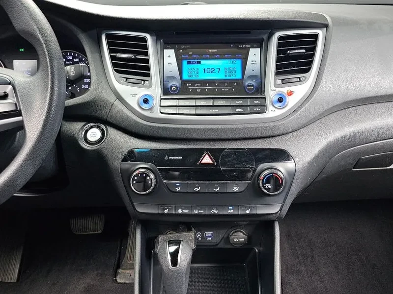 Hyundai Tucson 1.7 2WD STYLE, снимка 14 - Автомобили и джипове - 55733120