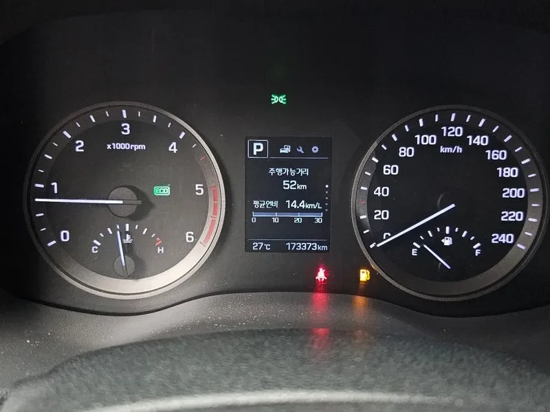 Hyundai Tucson 1.7 2WD STYLE, снимка 8 - Автомобили и джипове - 55733120