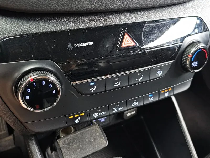 Hyundai Tucson 1.7 2WD STYLE, снимка 17 - Автомобили и джипове - 55733120