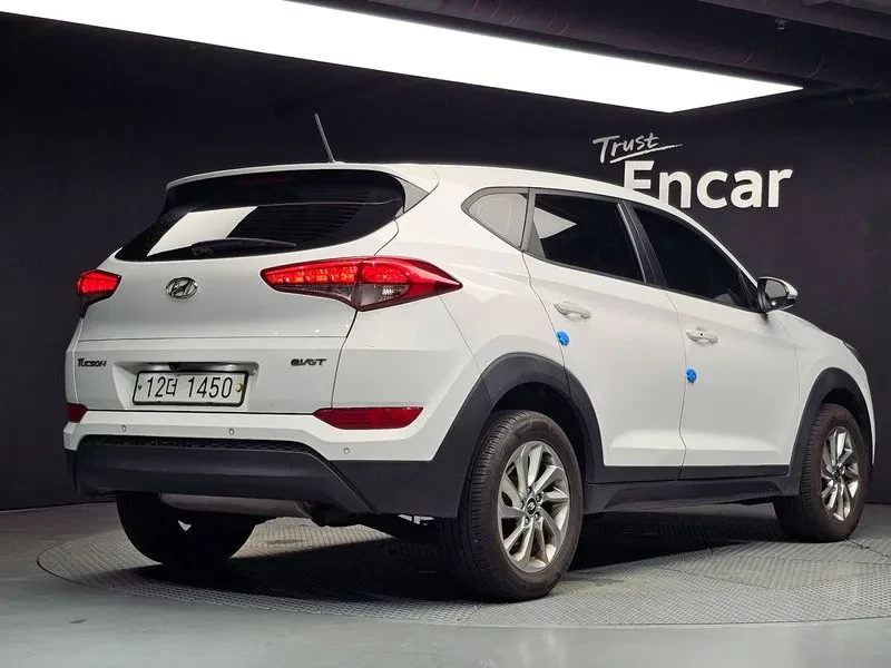 Hyundai Tucson 1.7 2WD STYLE, снимка 2 - Автомобили и джипове - 55733120