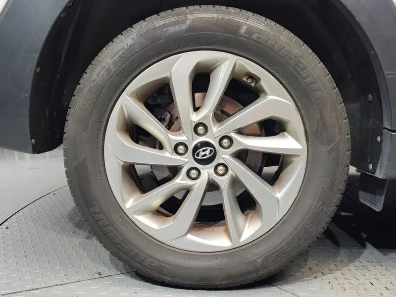 Hyundai Tucson 1.7 2WD STYLE, снимка 5 - Автомобили и джипове - 55733120