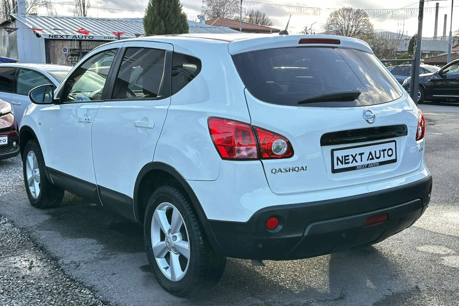 Nissan Qashqai 2.0D 150HP 4X4 PANO KEYLESS КОЖА  - изображение 7