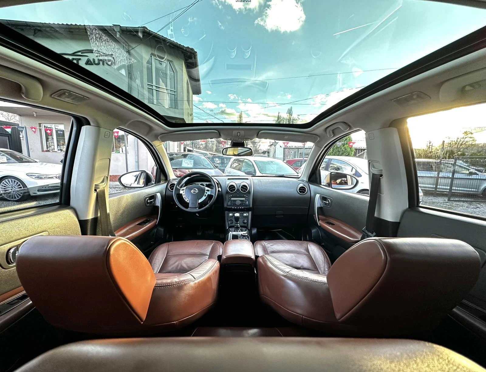 Nissan Qashqai 2.0D 150HP 4X4 PANO KEYLESS КОЖА  - изображение 9