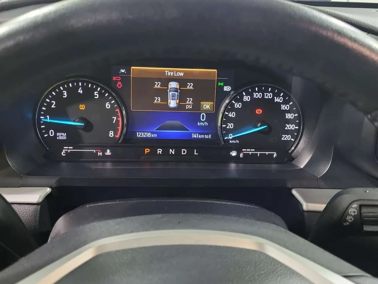 Ford Explorer * XLT * CARFAX * 2 КЛЮЧА * 2 БРОЯ ГУМИ * , снимка 11 - Автомобили и джипове - 53826225