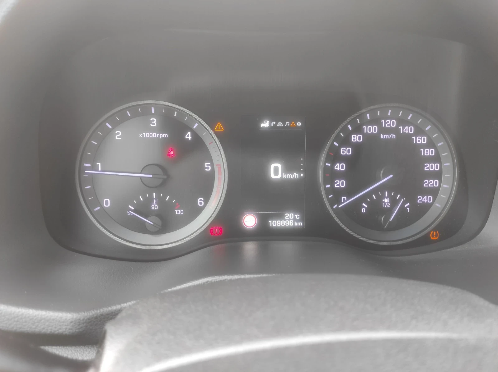 Hyundai Tucson 184p.s., снимка 10 - Автомобили и джипове - 54304381