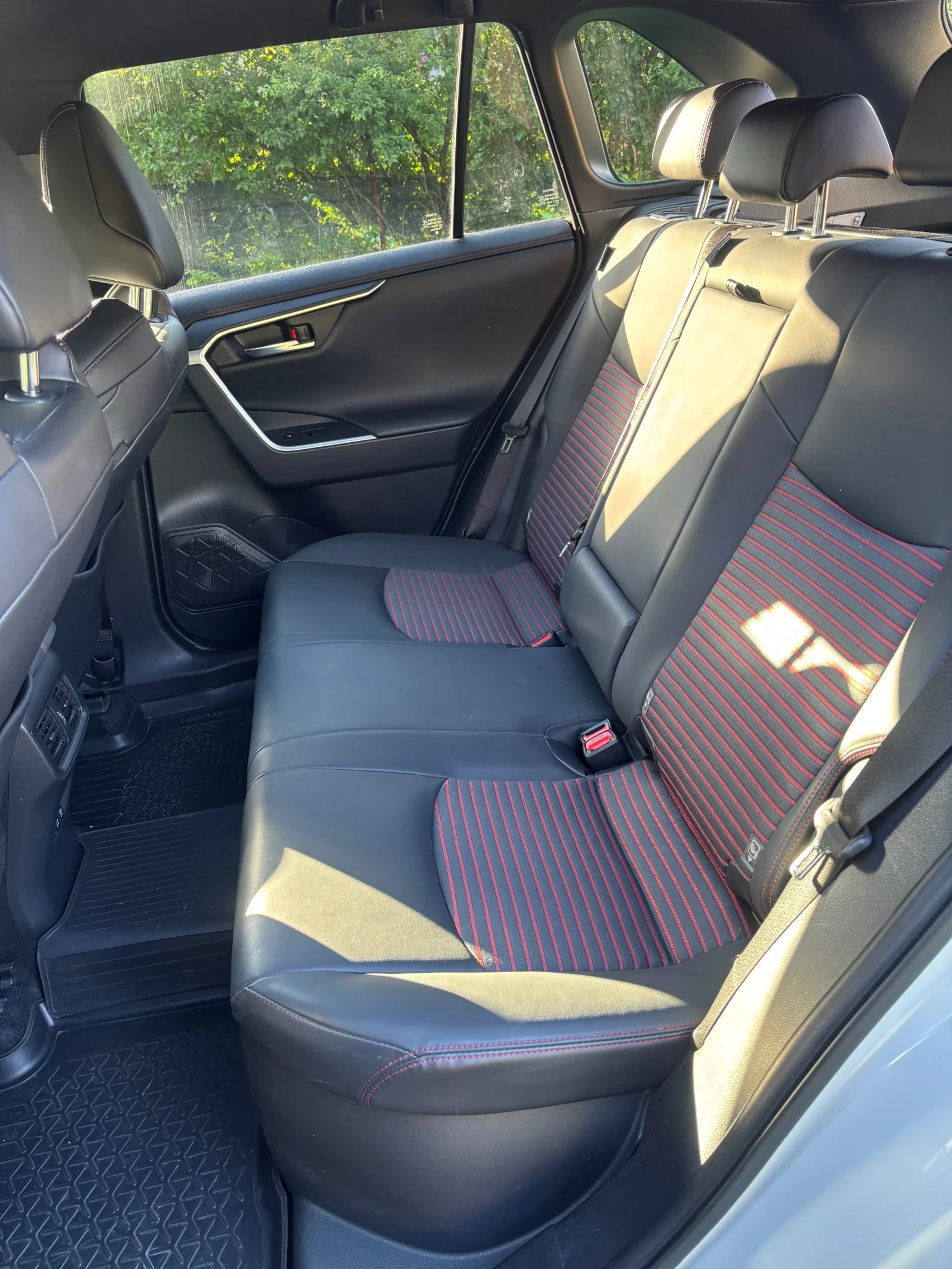 Toyota Rav4 Plug-in hybrid/4х4/FULL STYLE/85 КМ/360 камера, снимка 11 - Автомобили и джипове - 54973746
