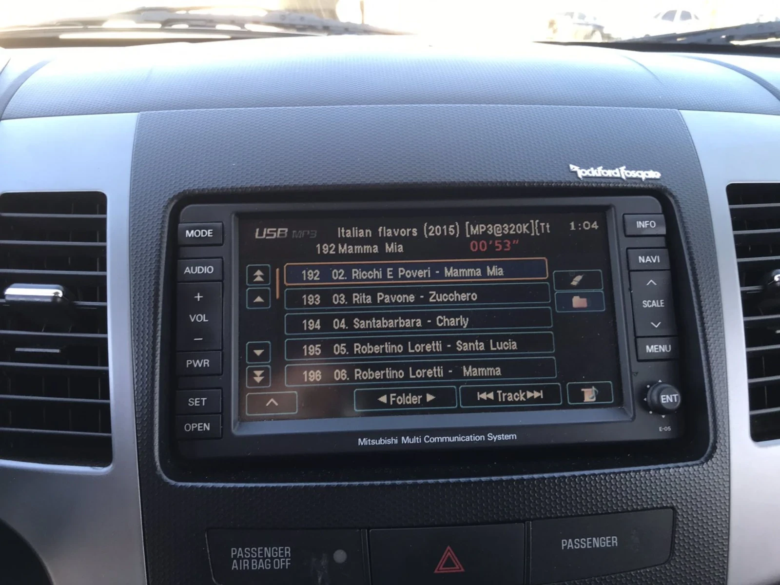 Mitsubishi Outlander, снимка 15 - Автомобили и джипове - 55244286