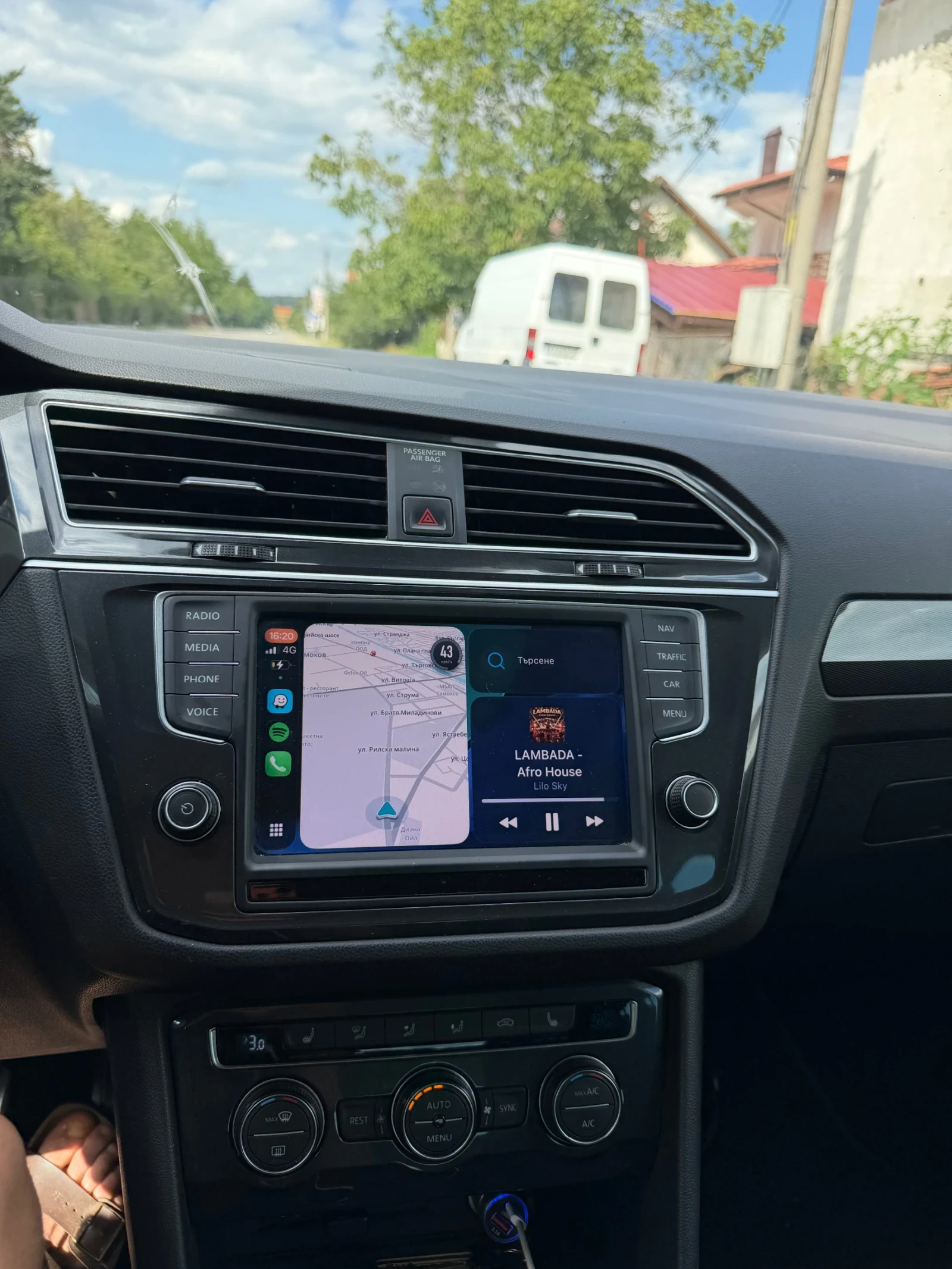 VW Tiguan 2.0 TDI, снимка 7 - Автомобили и джипове - 55412261
