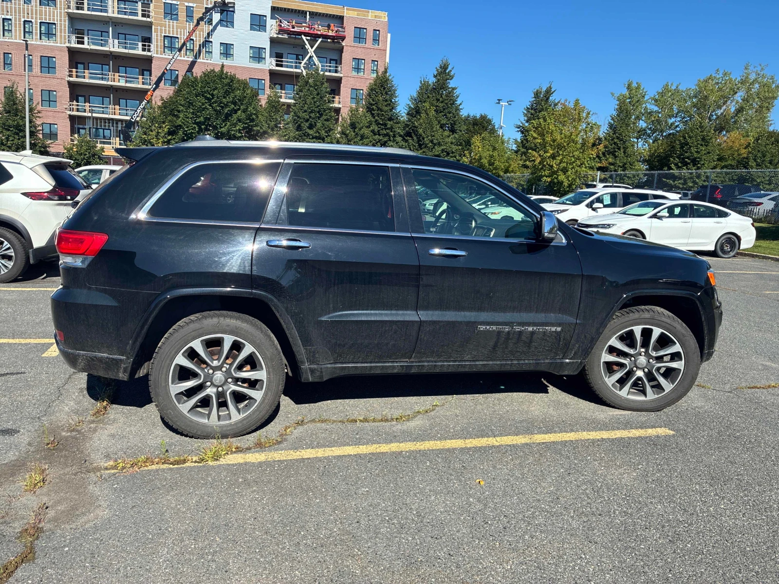 Jeep Grand cherokee * Overland 5.7* CARFAX * АВТОКРЕДИТ* , снимка 3 - Автомобили и джипове - 55905206