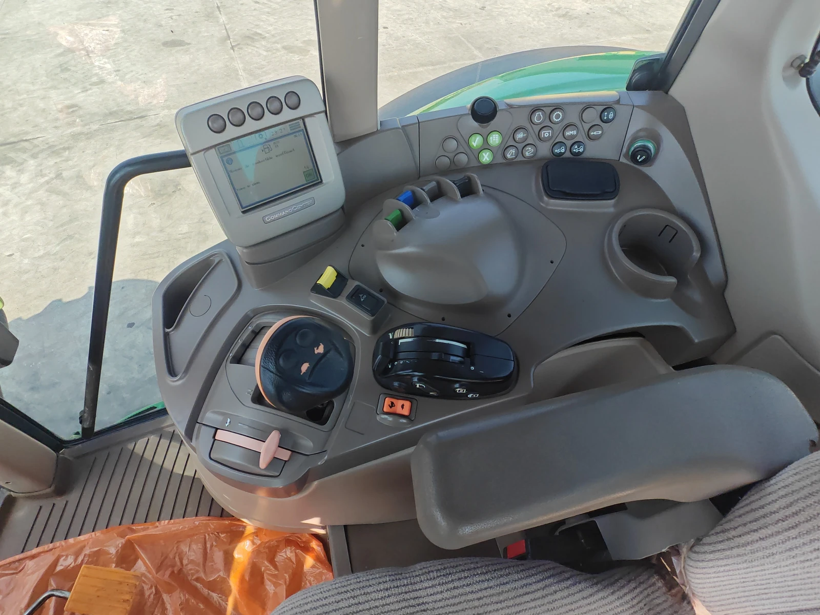 Трактор John Deere 6930 Premium , снимка 12 - Селскостопанска техника - 55016139
