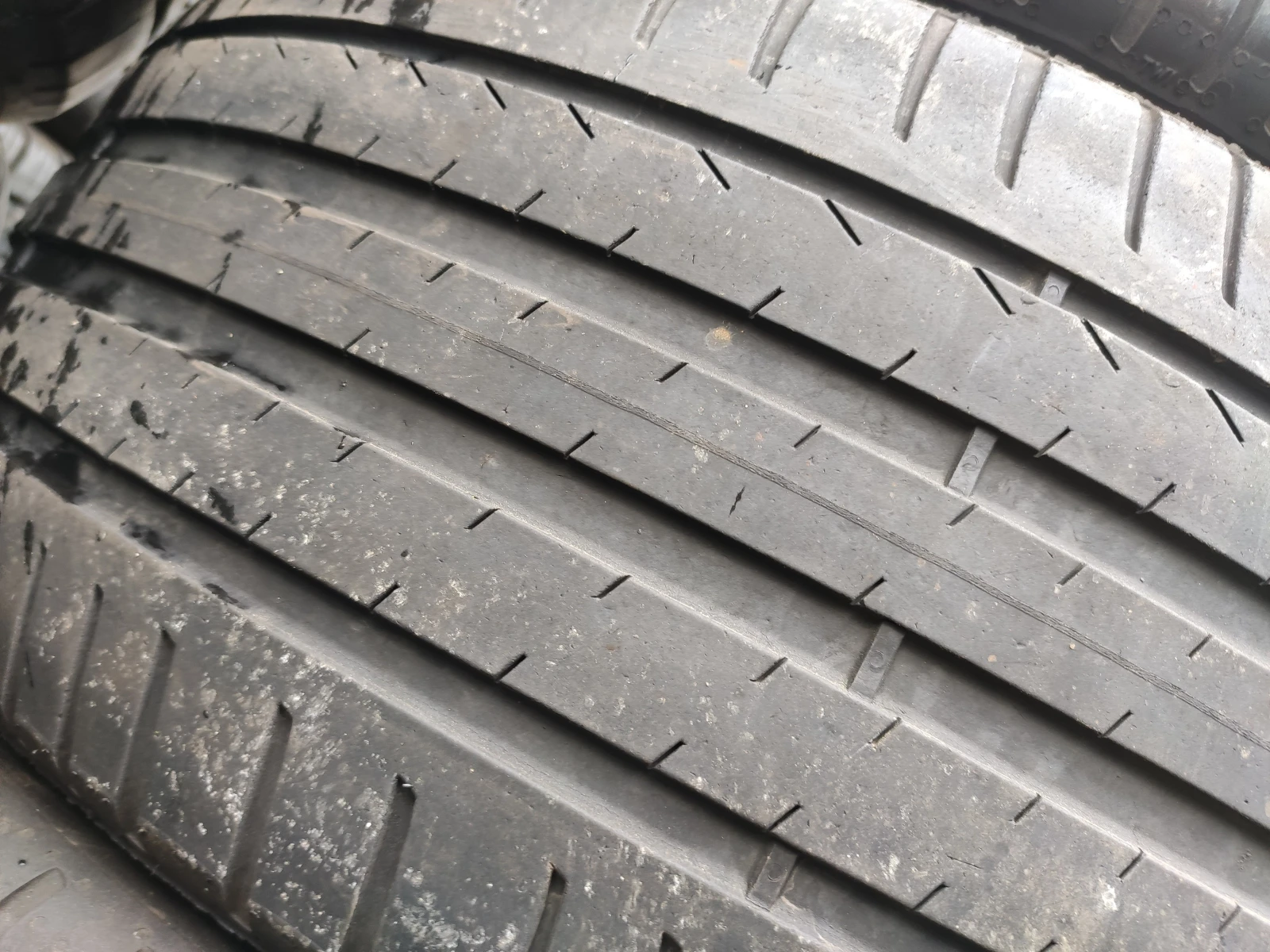 Гуми Летни 225/40R18, снимка 2 - Гуми и джанти - 55478616