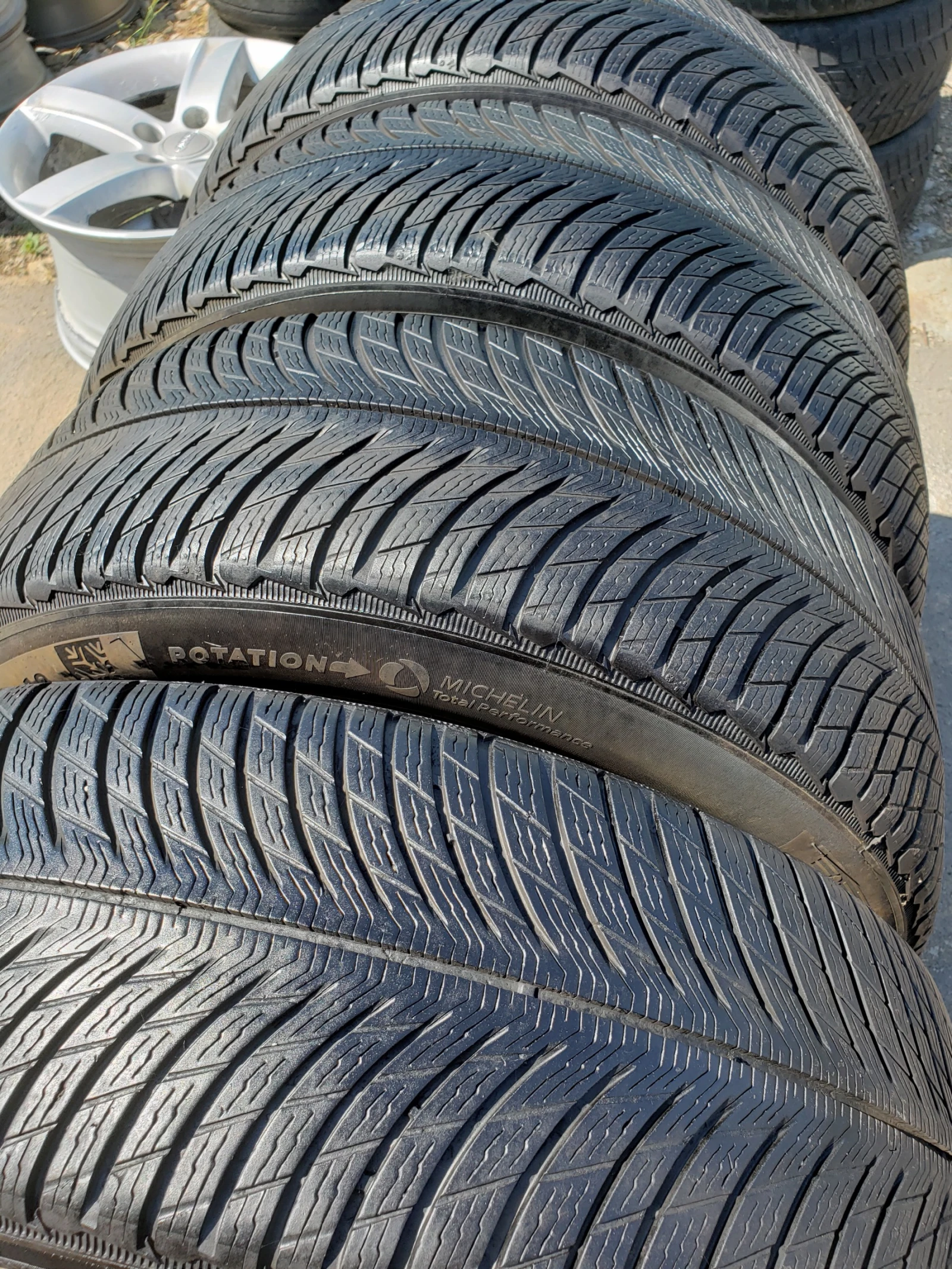 Гуми Зимни 225/60R18, снимка 3 - Гуми и джанти - 55950819