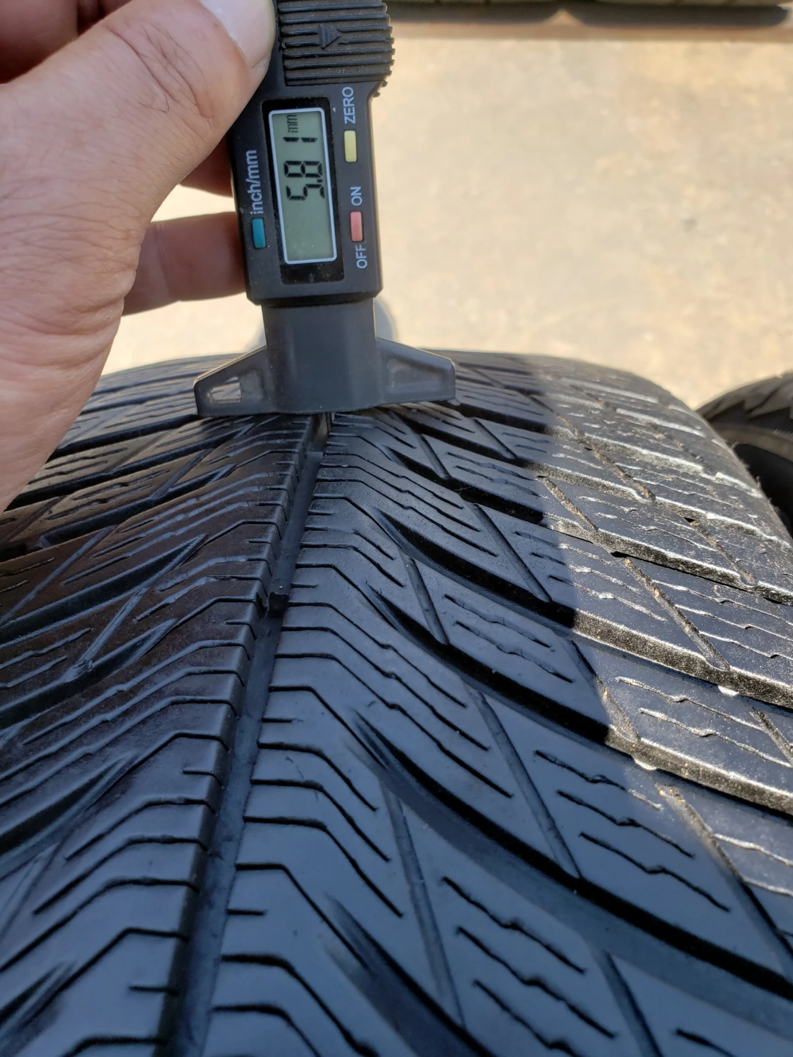 Гуми Зимни 225/60R18, снимка 8 - Гуми и джанти - 55950819