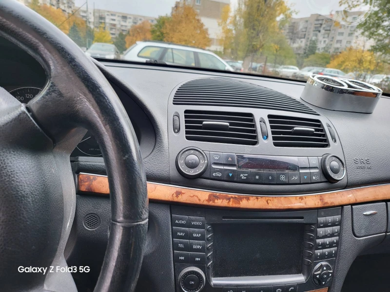 Mercedes-Benz E 220, снимка 7 - Автомобили и джипове - 47826802