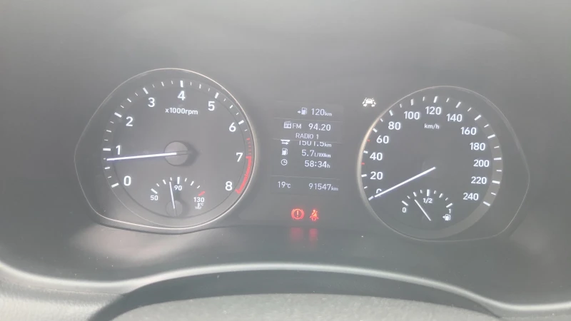 Hyundai I30 Sw 1.4 100к.с, снимка 9 - Автомобили и джипове - 52265946