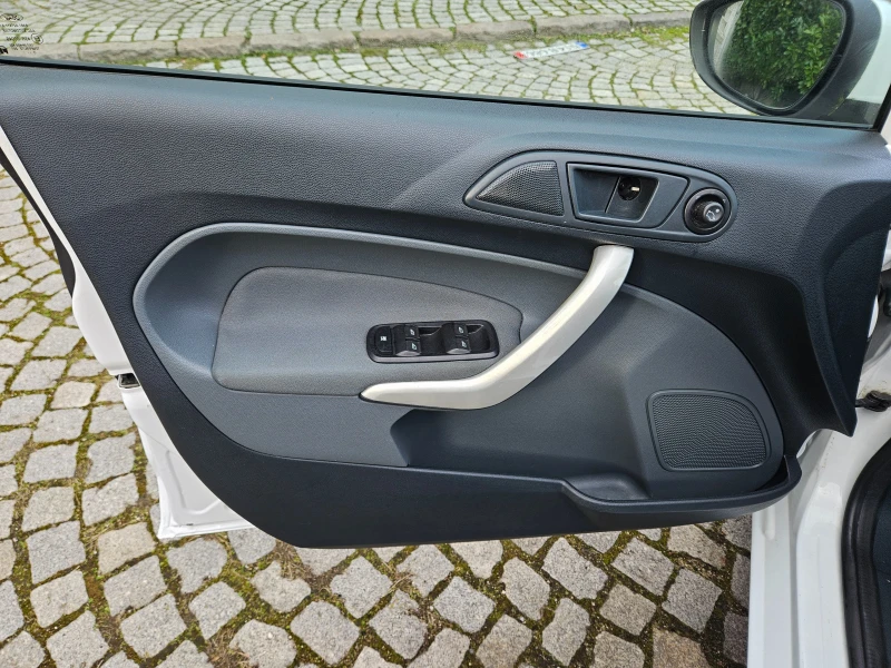 Ford Fiesta 1.4 Keyless TITANIUM , снимка 8 - Автомобили и джипове - 52972646
