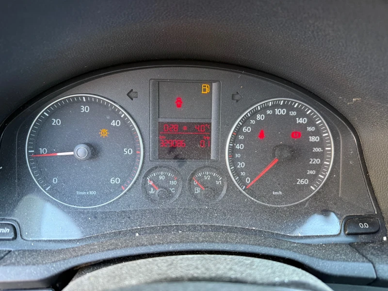 VW Golf, снимка 11 - Автомобили и джипове - 53065366