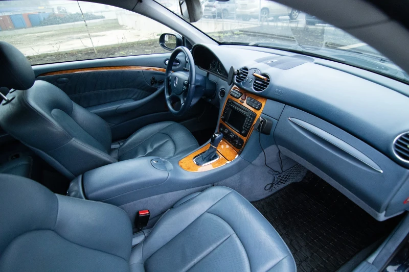 Mercedes-Benz CLK 320, снимка 8 - Автомобили и джипове - 53581755