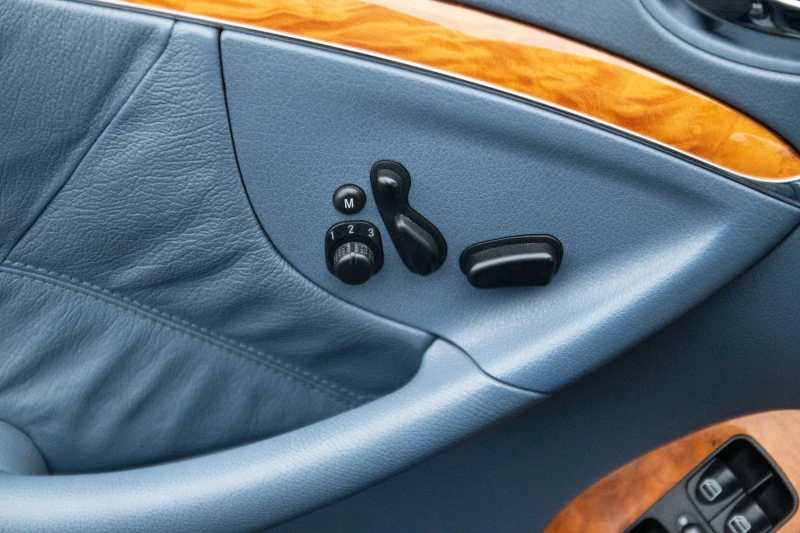 Mercedes-Benz CLK 320, снимка 7 - Автомобили и джипове - 53581755