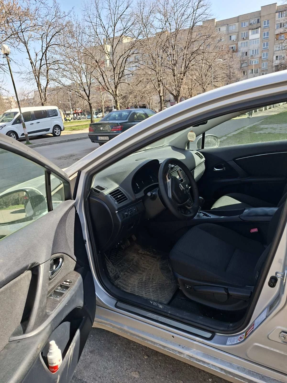 Toyota Avensis 2.2 D-4D, снимка 10 - Автомобили и джипове - 53888650