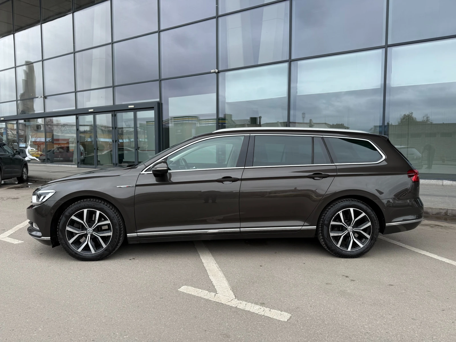 VW Passat 6 МЕСЕЦА ГАРАНЦИЯ/2.0TDI Biturbo 240к.с. 4Motion, снимка 2 - Автомобили и джипове - 54068300