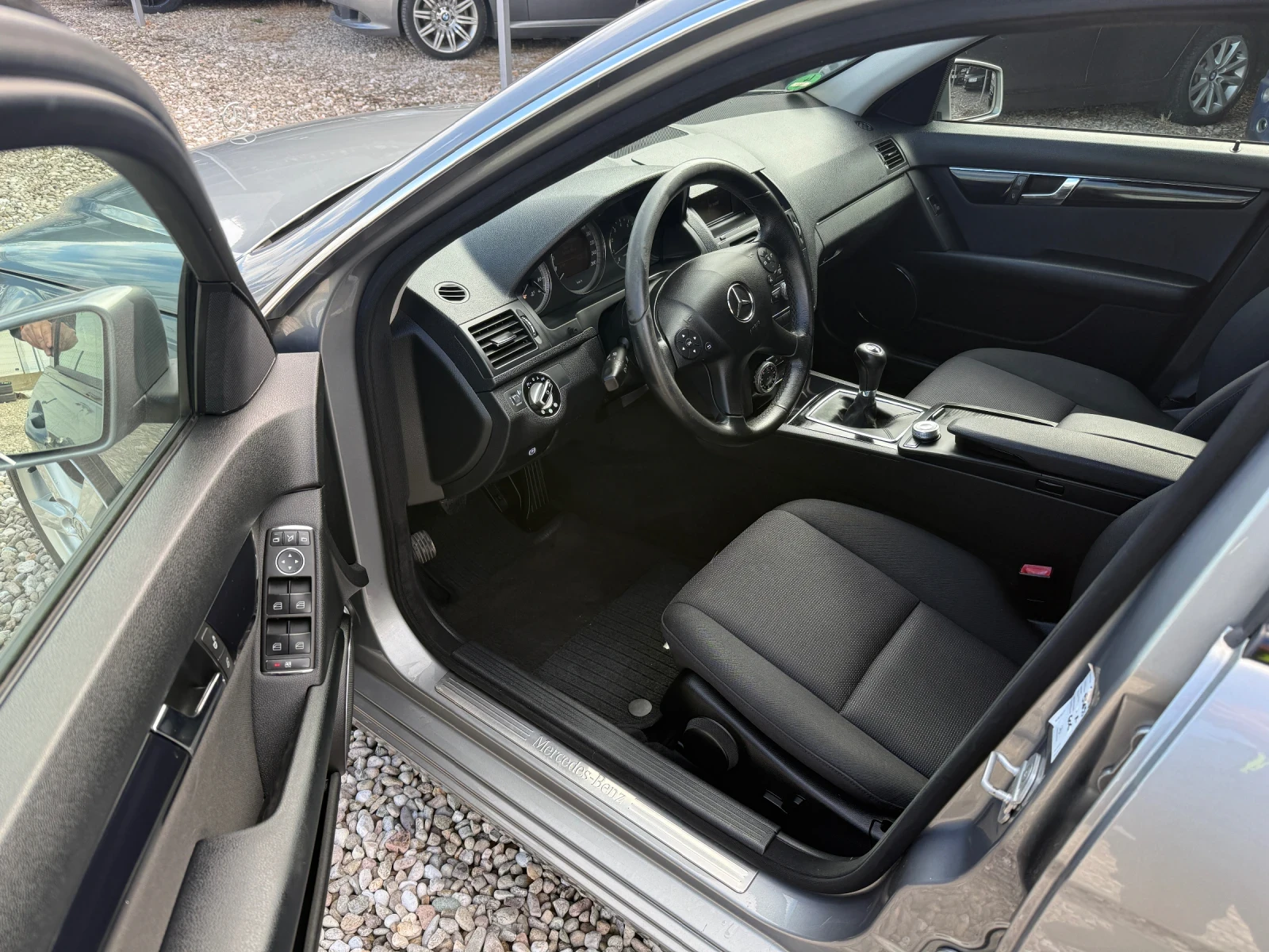 Mercedes-Benz C 180 1.8 i Compresor, снимка 6 - Автомобили и джипове - 54081727