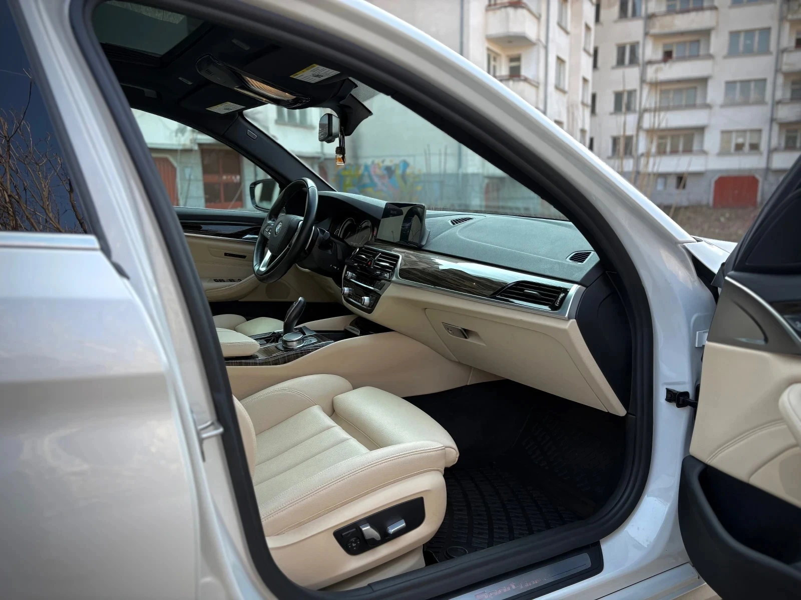 BMW 530  G30 SportLine, снимка 9 - Автомобили и джипове - 54338369