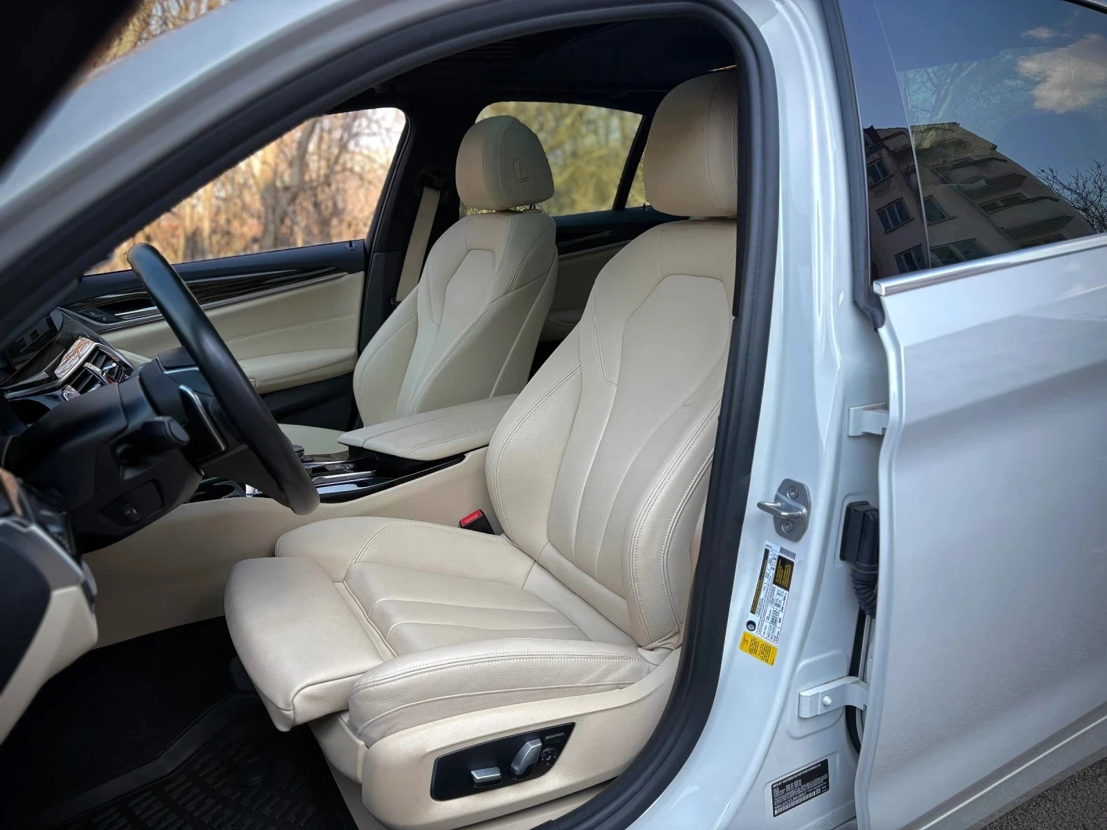 BMW 530  G30 SportLine, снимка 7 - Автомобили и джипове - 54338369