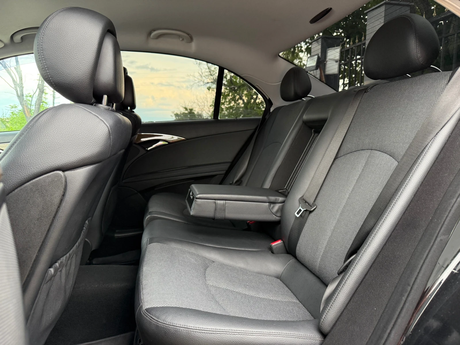 Mercedes-Benz E 200 Kompressor/Avantgarde, снимка 10 - Автомобили и джипове - 54611590