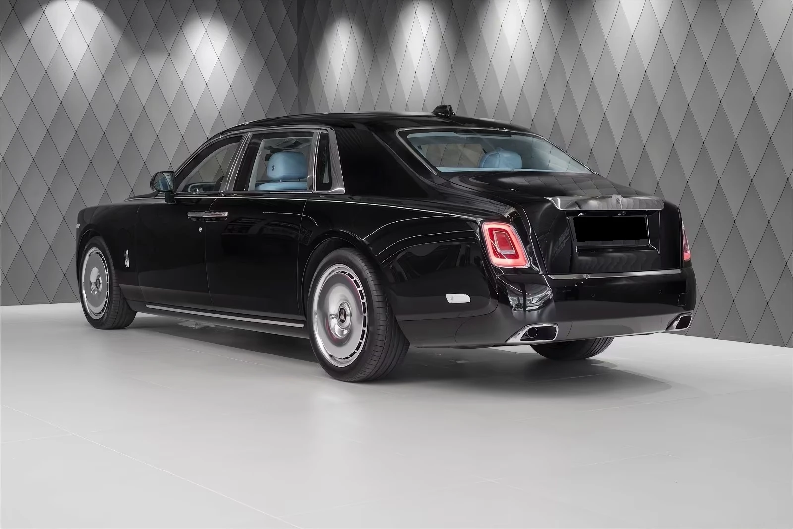 Rolls-Royce Phantom EWB / BESPOKE / SHOOTING STAR / 360 / HUD/ THEATRE, снимка 4 - Автомобили и джипове - 55043579