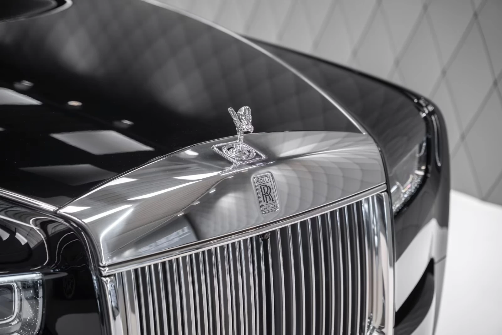 Rolls-Royce Phantom EWB / BESPOKE / SHOOTING STAR / 360 / HUD/ THEATRE, снимка 9 - Автомобили и джипове - 55043579