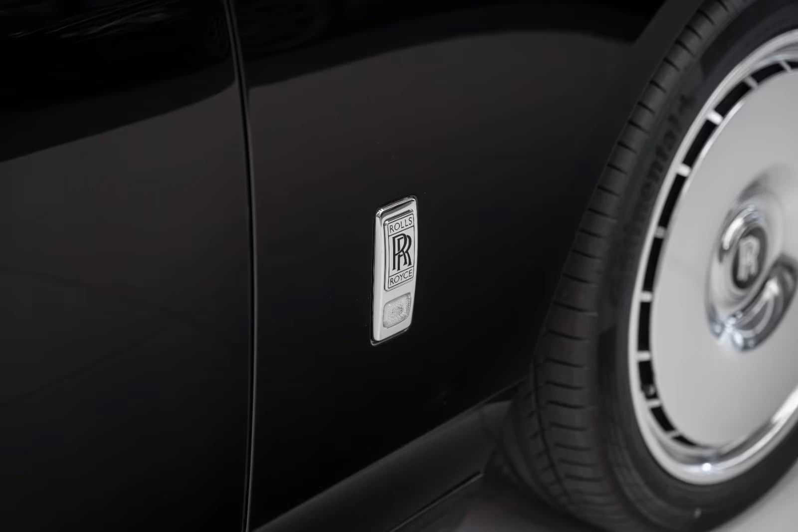 Rolls-Royce Phantom EWB / BESPOKE / SHOOTING STAR / 360 / HUD/ THEATRE, снимка 7 - Автомобили и джипове - 55043579