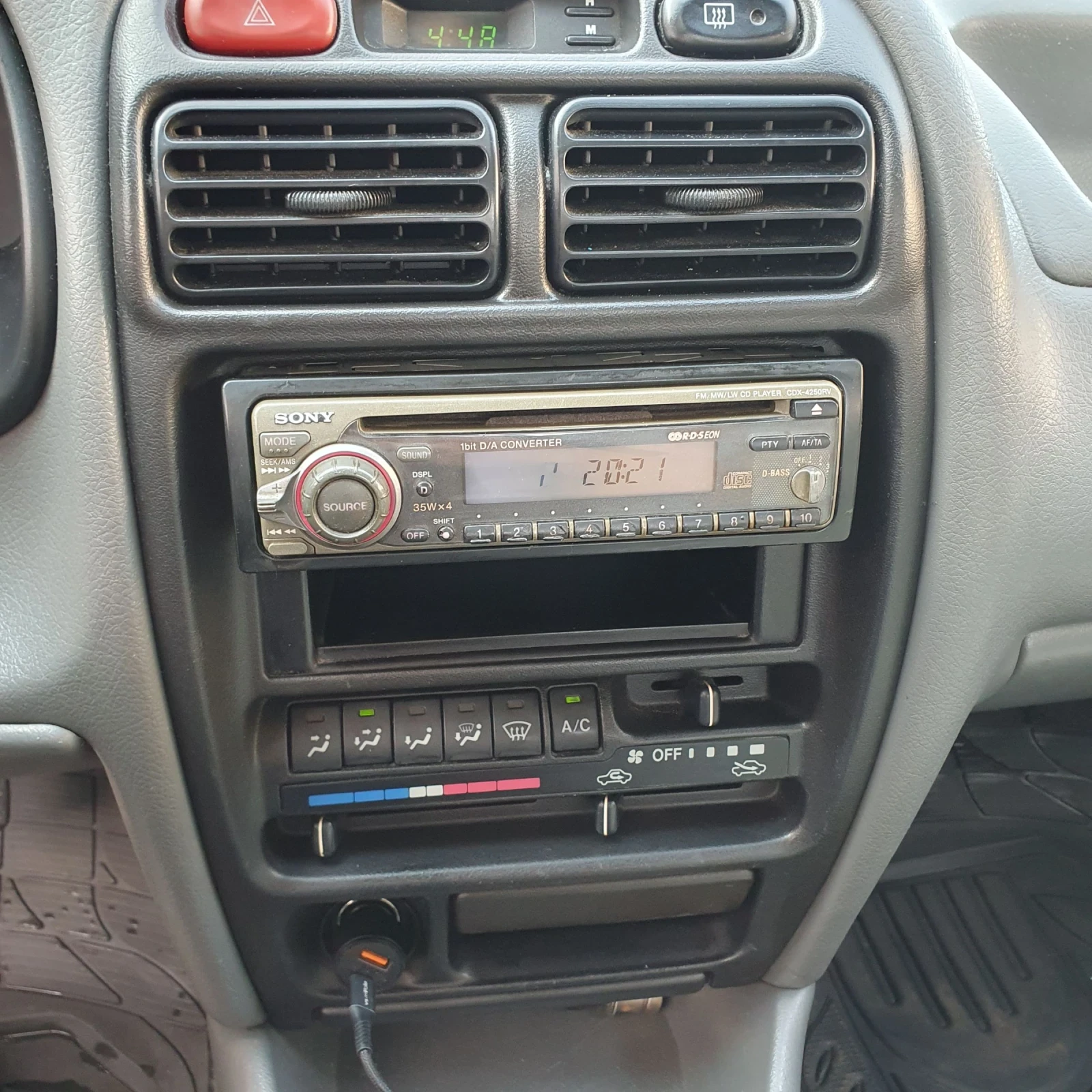 Suzuki Baleno 1.3i, снимка 12 - Автомобили и джипове - 55380841