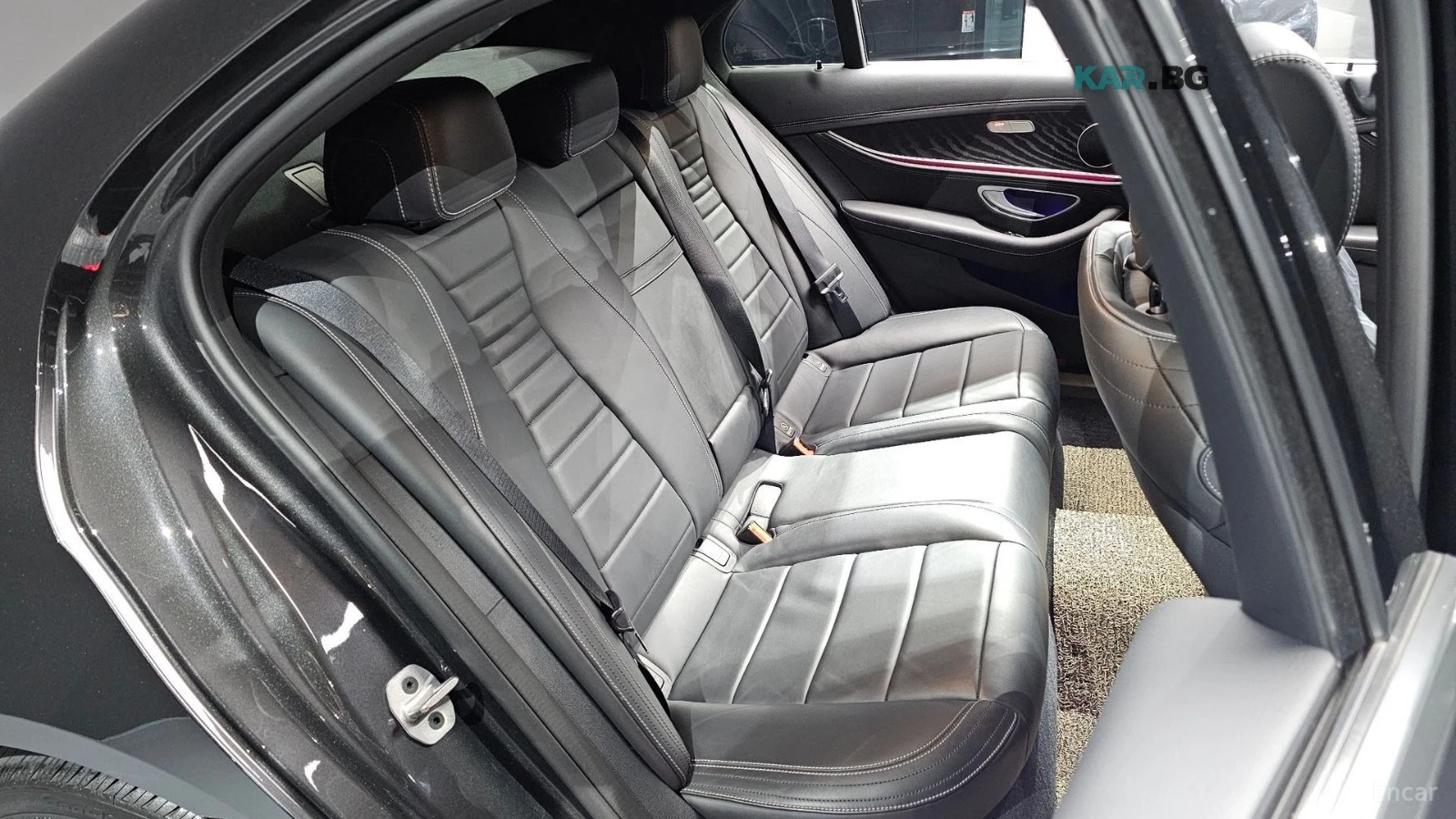 Mercedes-Benz E 220 d* 4MATIC* AMG-LINE* DISTRONIC* 360* BURMESTER* ПО, снимка 10 - Автомобили и джипове - 55951764