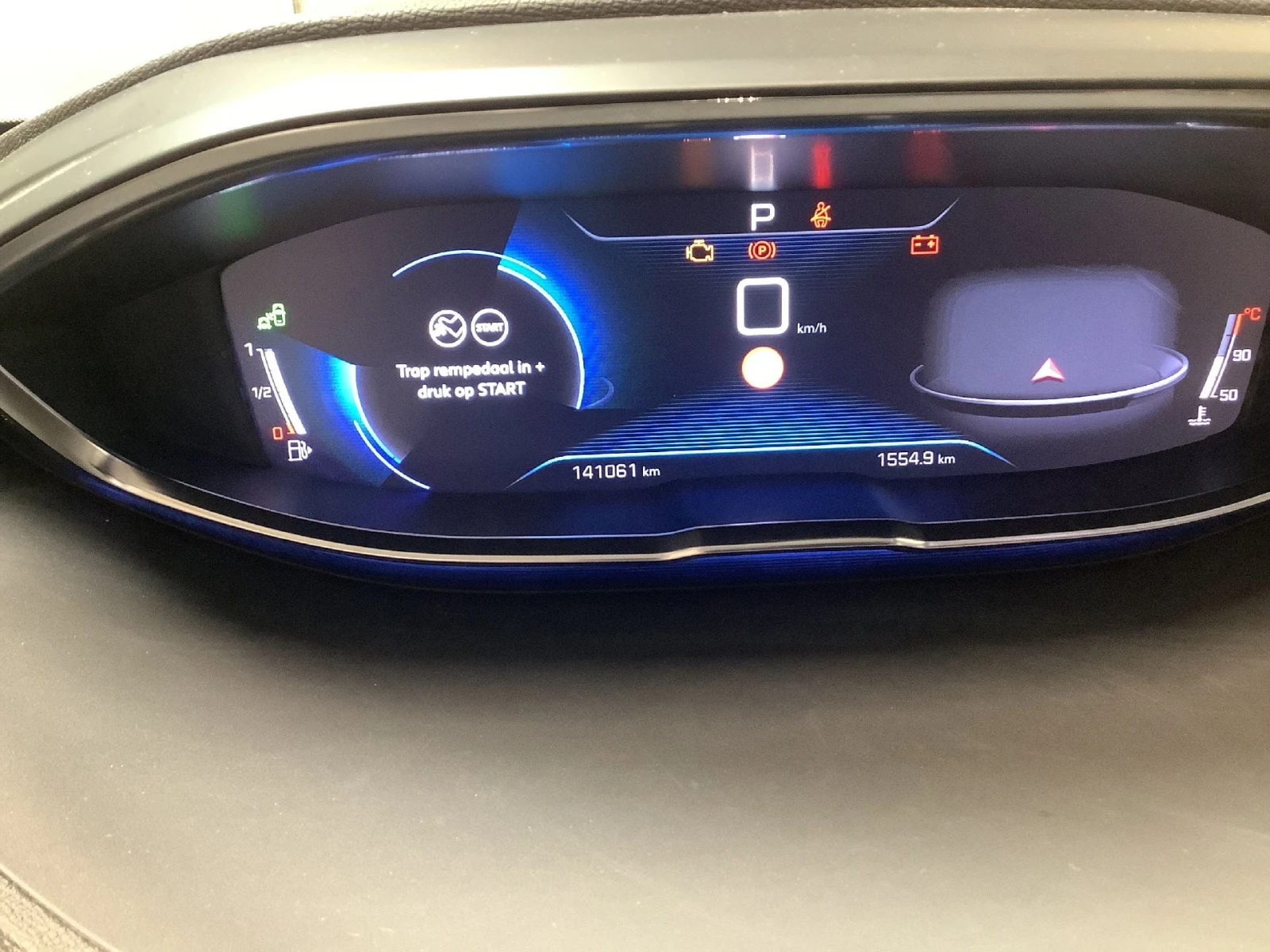 Peugeot 5008 1.5BHDi Allure Panorama Navi, снимка 9 - Автомобили и джипове - 56124241