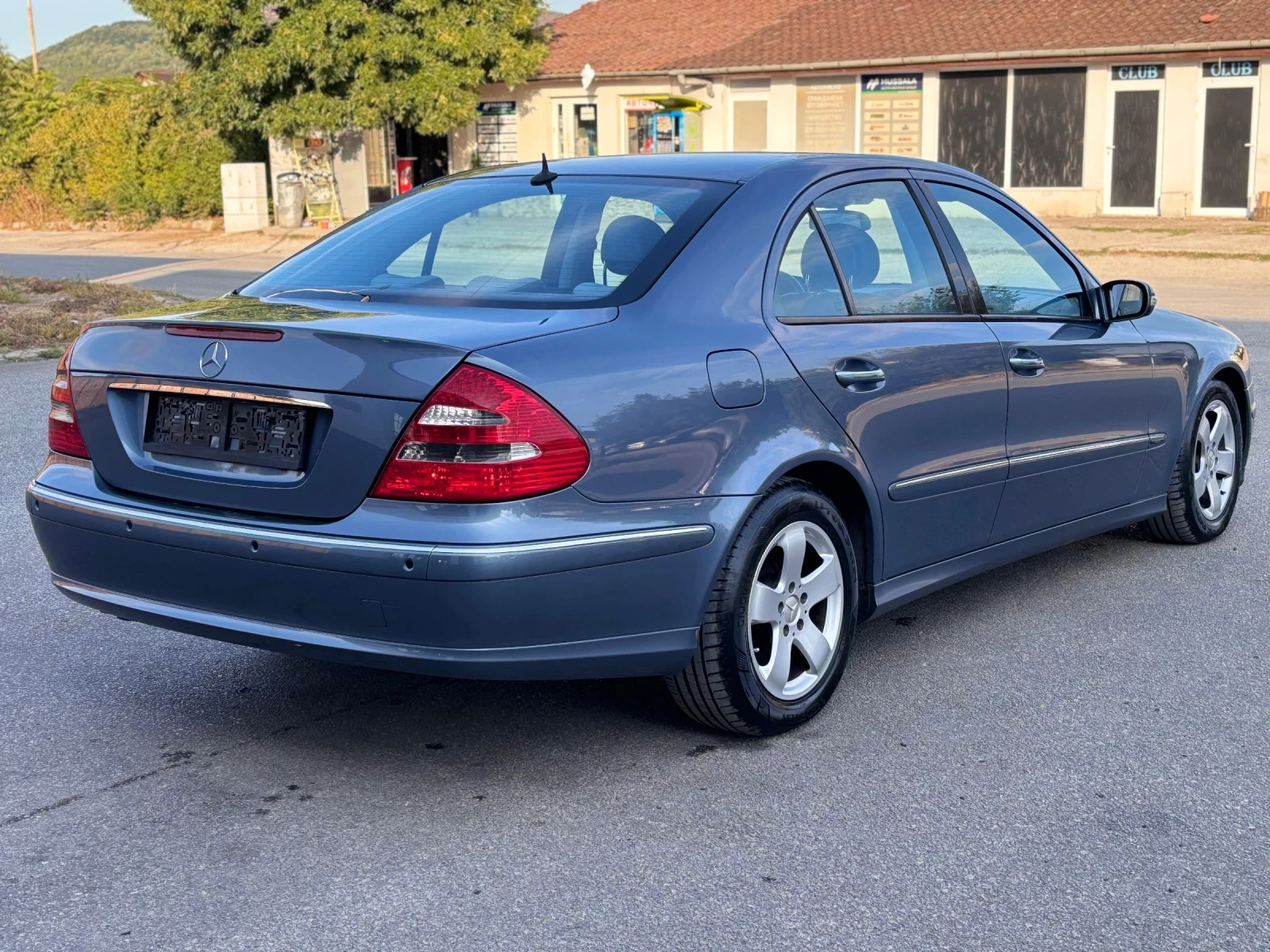 Mercedes-Benz E 220 2.2CDI Автоматик Avantgarde, снимка 5 - Автомобили и джипове - 56140913