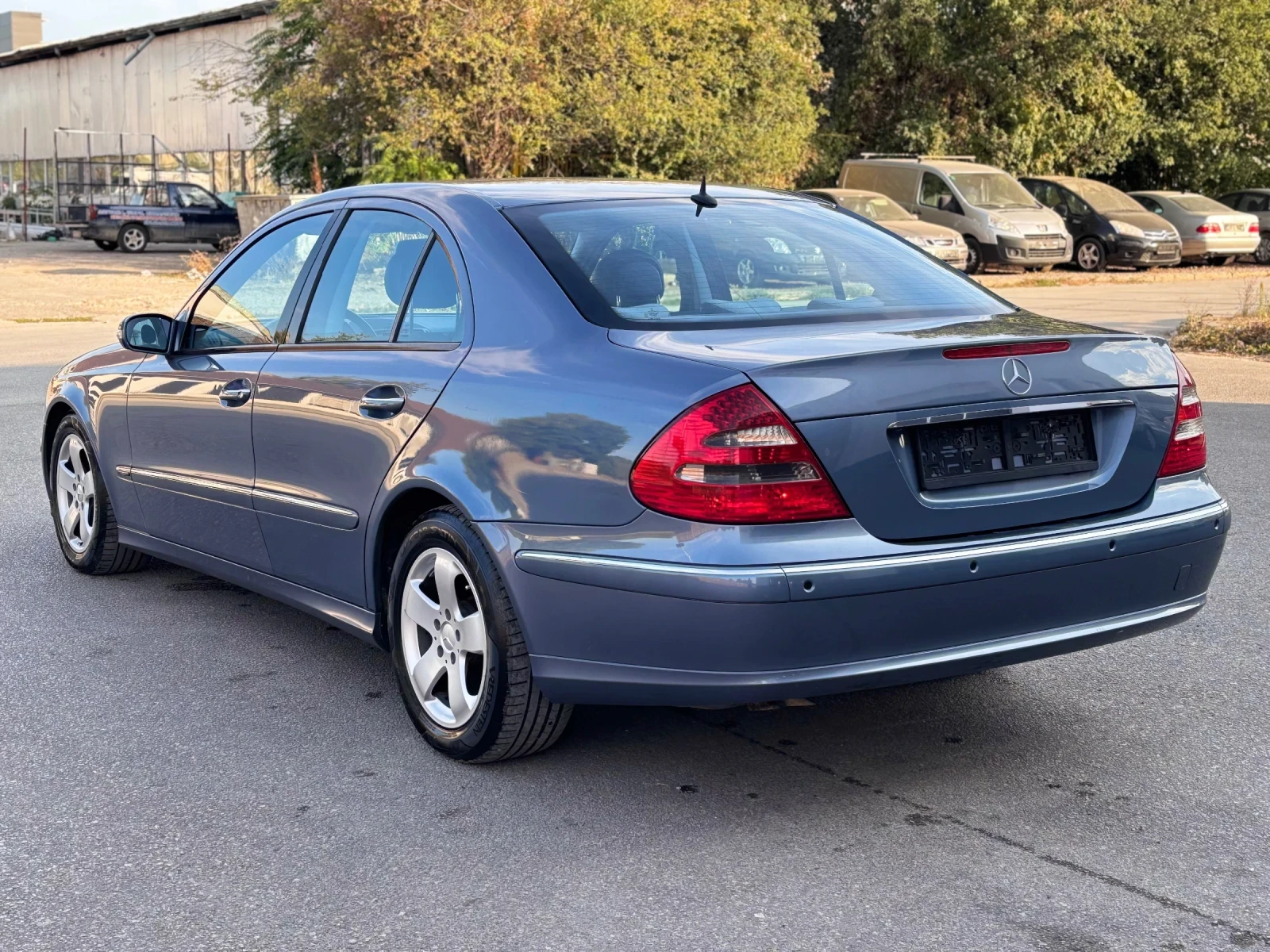 Mercedes-Benz E 220 2.2CDI Автоматик Avantgarde, снимка 3 - Автомобили и джипове - 56140913