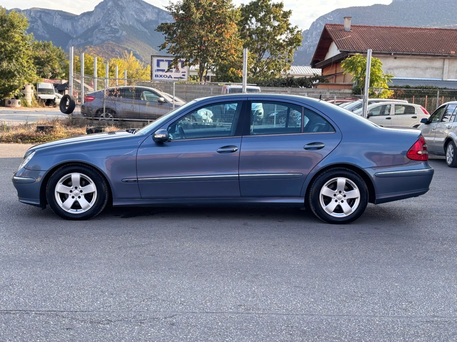 Mercedes-Benz E 220 2.2CDI Автоматик Avantgarde, снимка 2 - Автомобили и джипове - 56140913