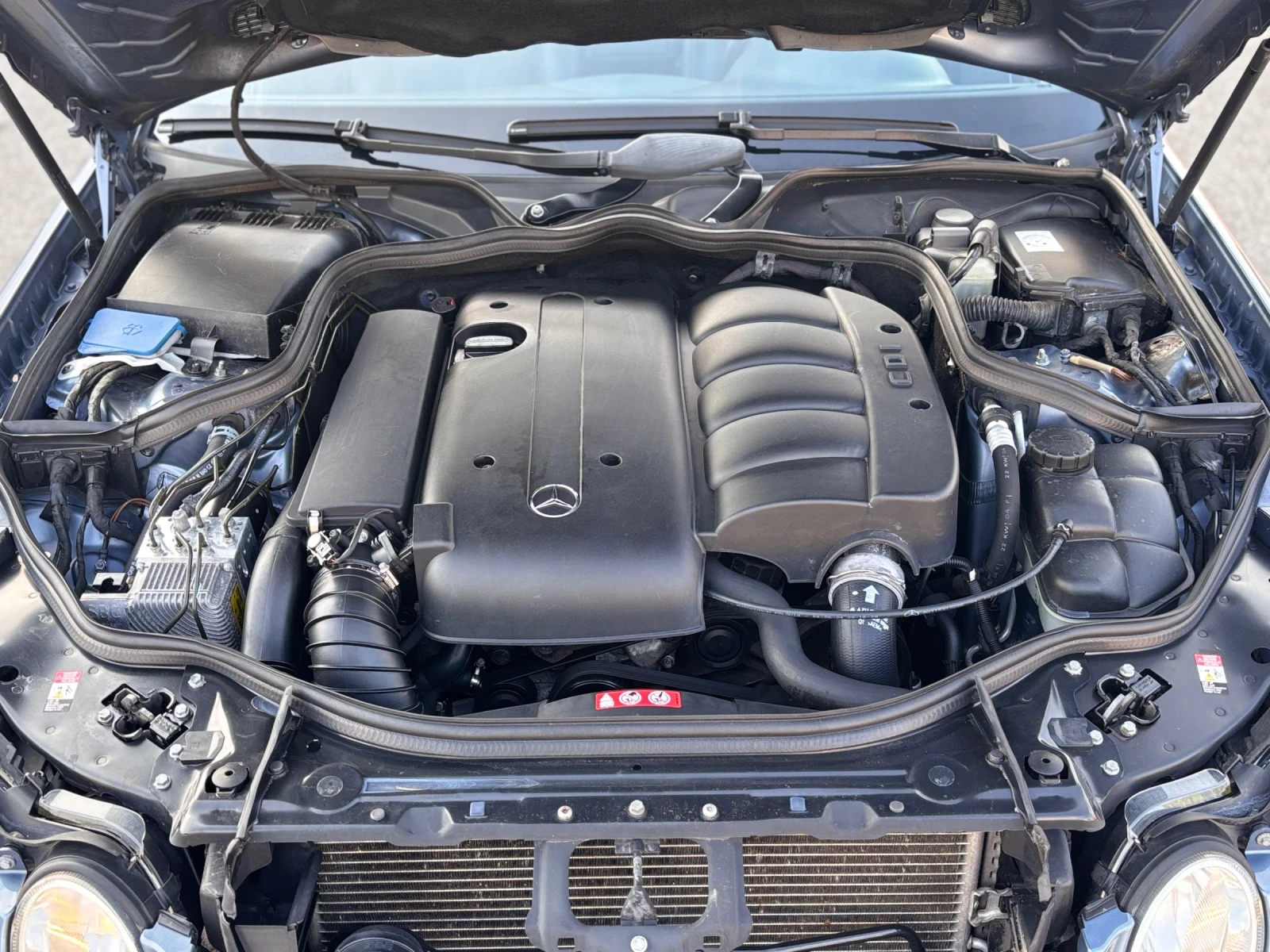 Mercedes-Benz E 220 2.2CDI Автоматик Avantgarde, снимка 17 - Автомобили и джипове - 56140913