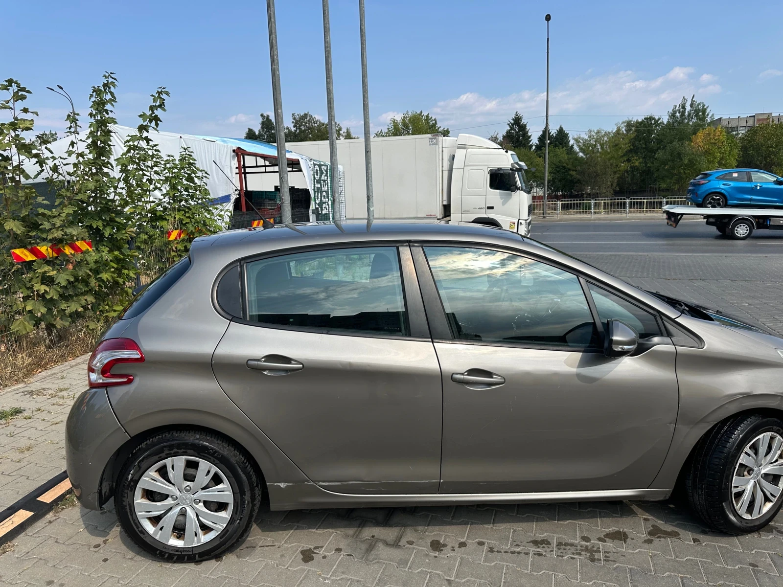 Peugeot 208, снимка 4 - Автомобили и джипове - 56183857