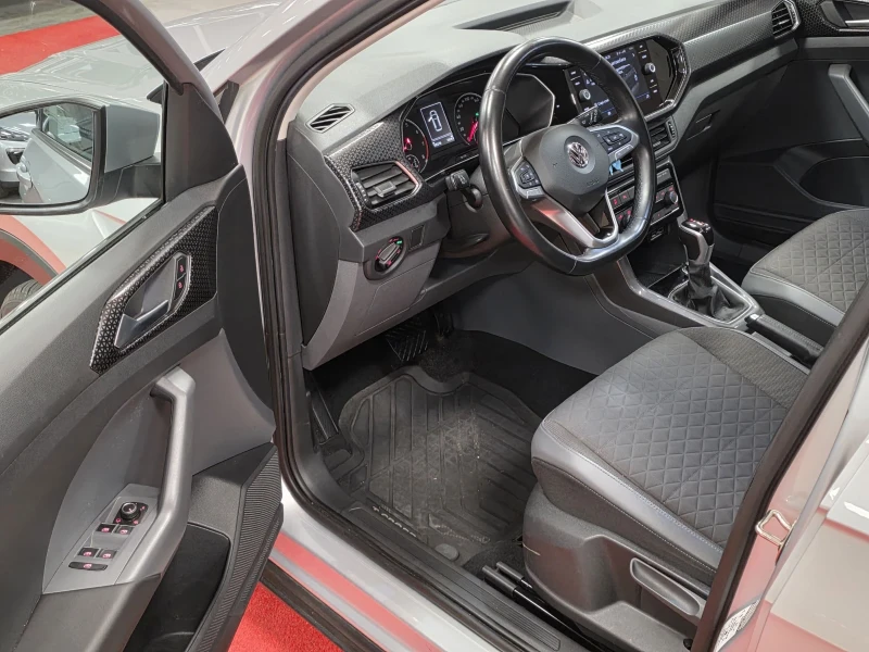 VW T-Cross TSI / DSG / LED / Camera, снимка 10 - Автомобили и джипове - 50905733
