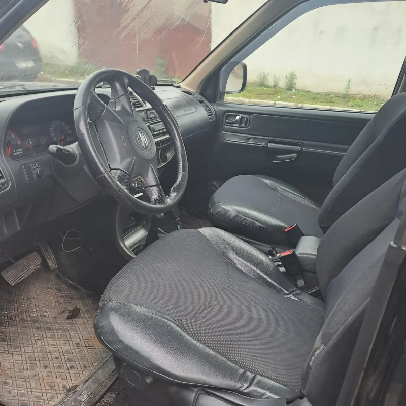 Nissan Terrano, снимка 13 - Автомобили и джипове - 52333423